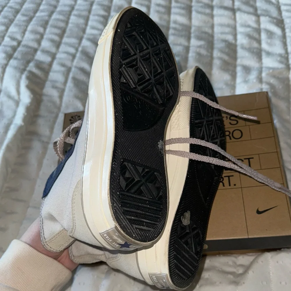 High Top Converse 🌟 - Picture 3 of 4